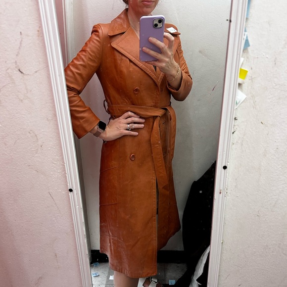 Vintage leather trench coat. - Picture 8 of 8